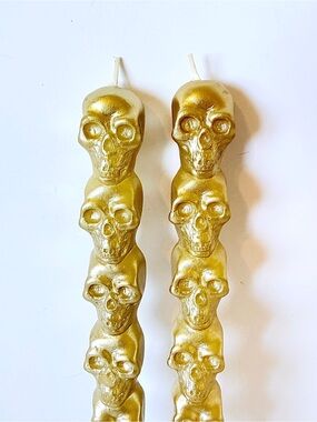 Set of 2 Gold Stacked Skull Halloween Taper Candles – Gothic Decorative Candles